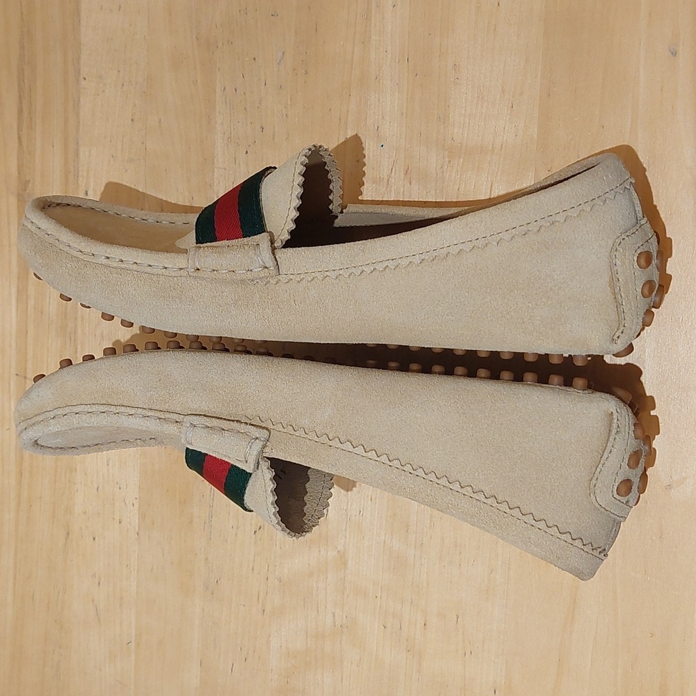 GUCCI Beige Suede Green/Red Strap Loafer Shoes  - Picture 8 of 16